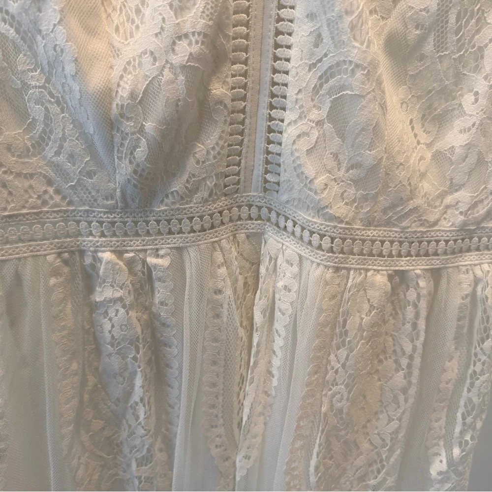 MEROKEETY NWT White Lace Dress V Neck Short Sleeve Size M